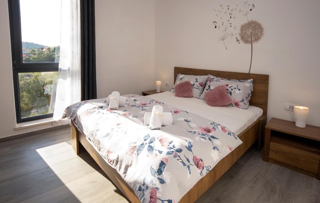 Apartments Suzy ชิเบนิก ภายนอก รูปภาพ