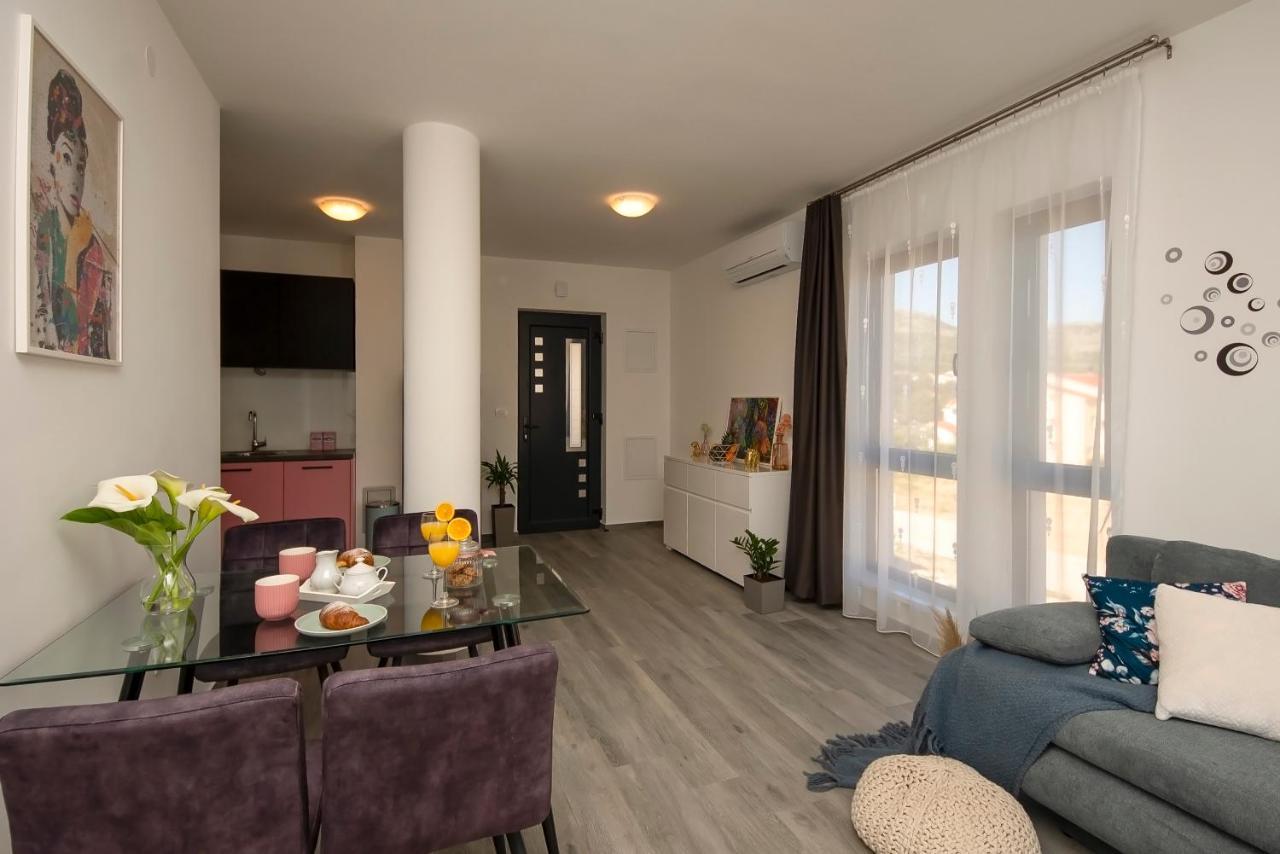 Apartments Suzy ชิเบนิก ภายนอก รูปภาพ