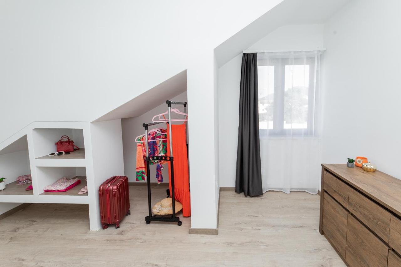 Apartments Suzy ชิเบนิก ภายนอก รูปภาพ
