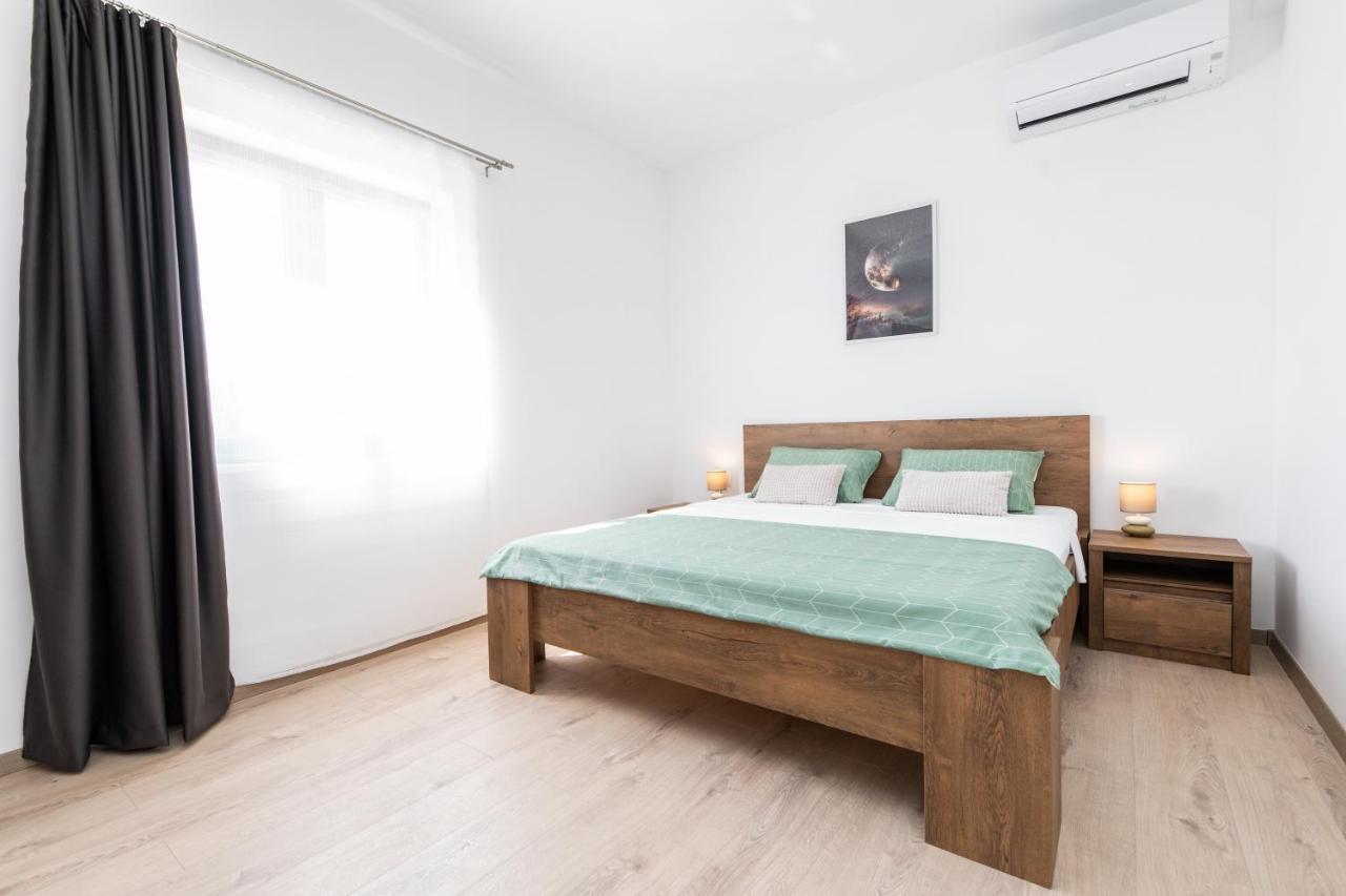 Apartments Suzy ชิเบนิก ภายนอก รูปภาพ